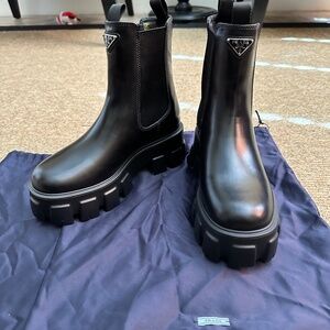 NEVER WORN PRADA BOOTS 38